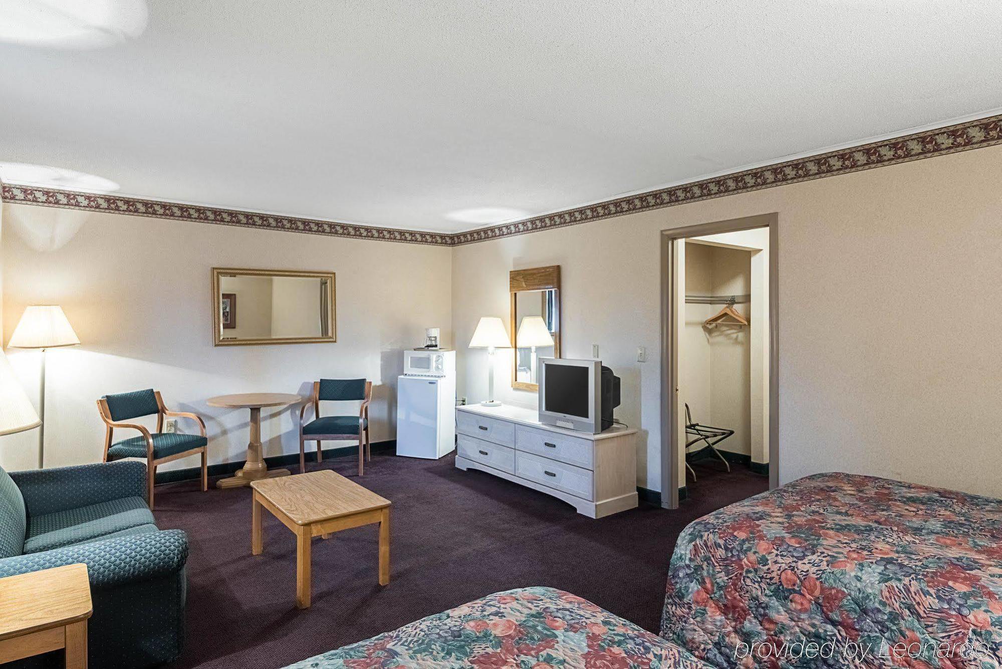 Rodeway Inn & Suites Rehoboth Beach Exterior photo